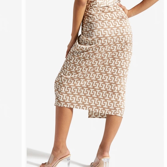 Versatile wrap skirt - Picture 6 of 9